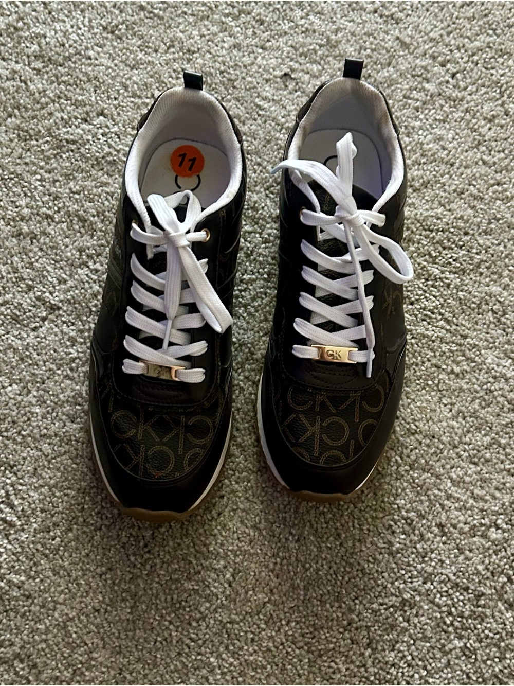 Calvin Klein Sneaker with brown & gold Size 11 Sticker